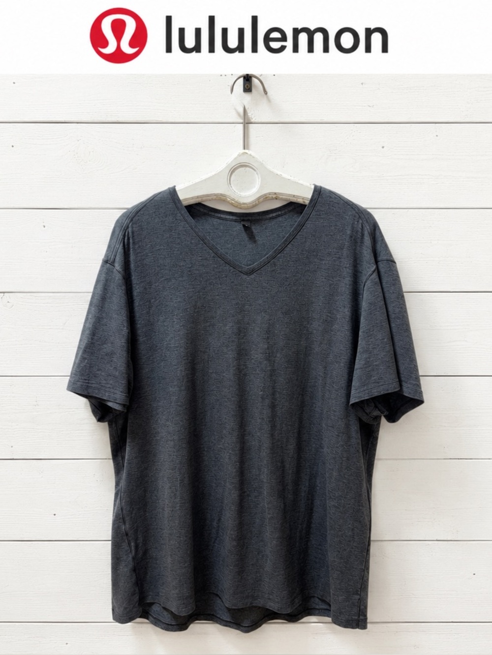 Lululemon Men’s V-Neck T-Shirt Charcoal Grey Size XXL
